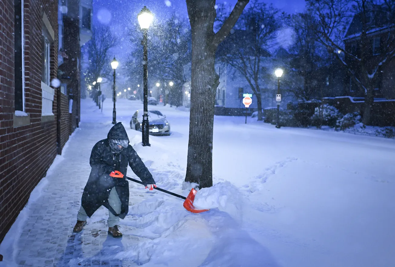 Winter storm dumps 7 inches on Alexandria; city facilities closed through Tuesday