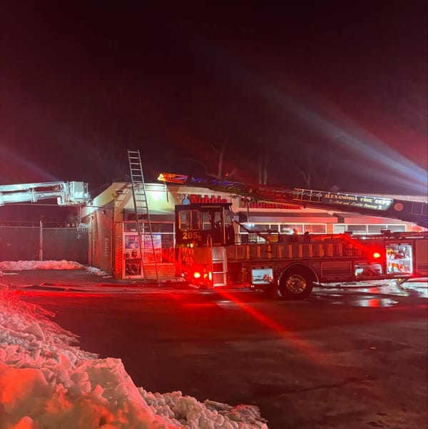 Fire breaks out at laundromat on Commonwealth Avenue, quickly extinguished